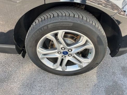 Used 2016 Ford Edge Titanium image 23