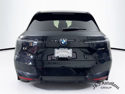 Used 2024 BMW iX xDrive50 w/ Premium Package AWD/4WD image 6