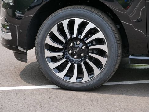 Used 2024 Lincoln Navigator Black Label AWD/4WD image 9