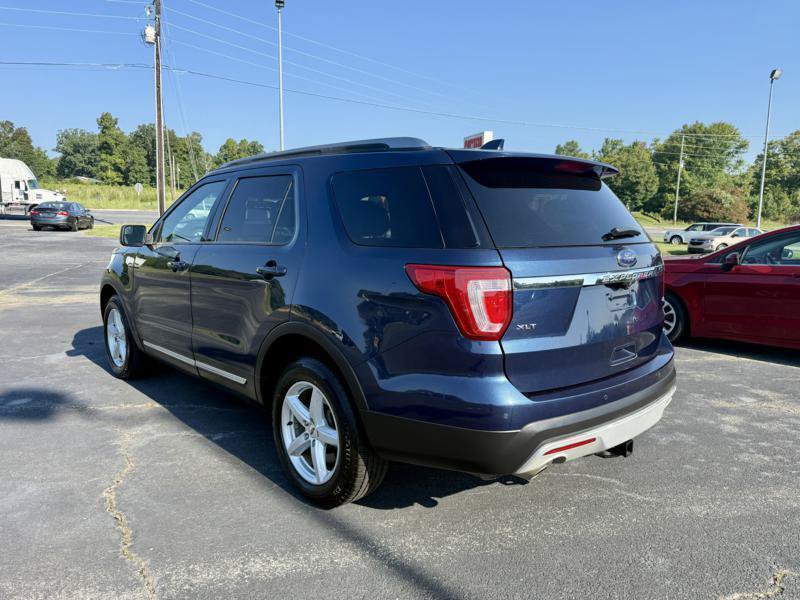 Used 2016 Ford Explorer XLT w/ Equipment Group 202A AWD/4WD image 3