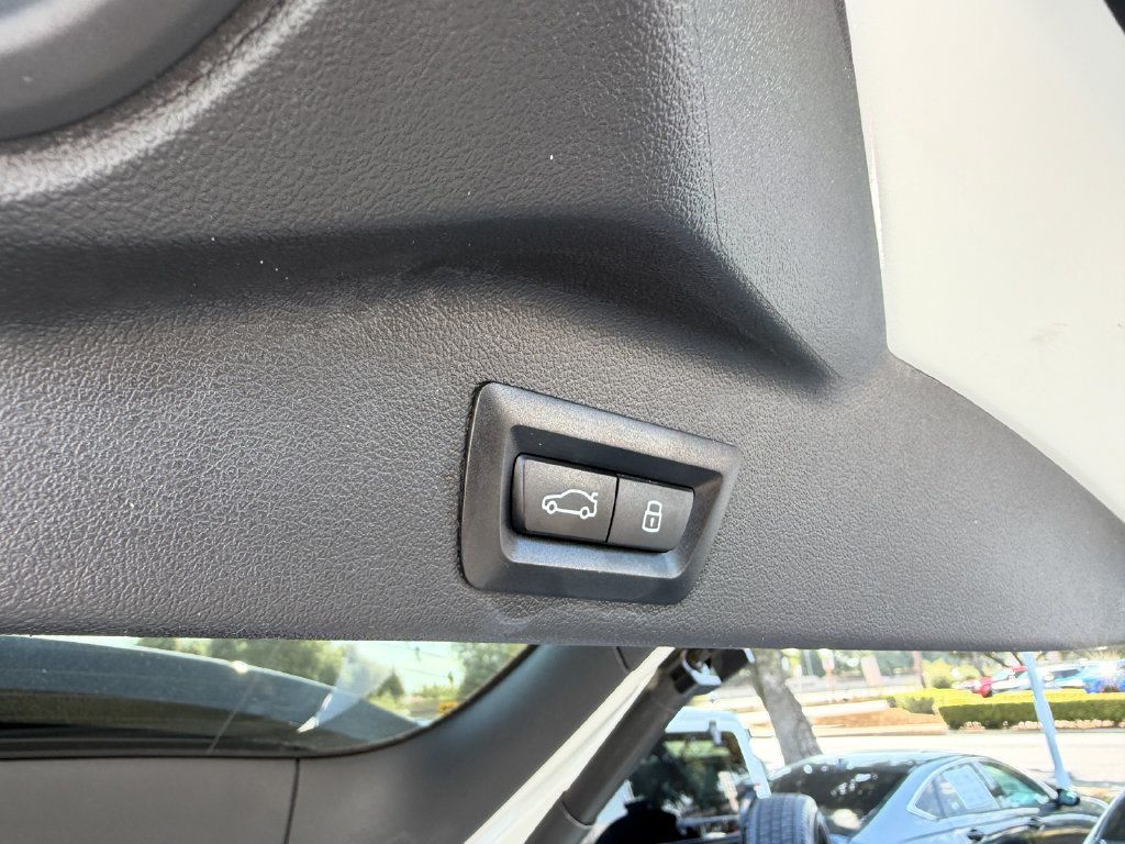 Used 2025 BMW X5 xDrive50e AWD/4WD image 31