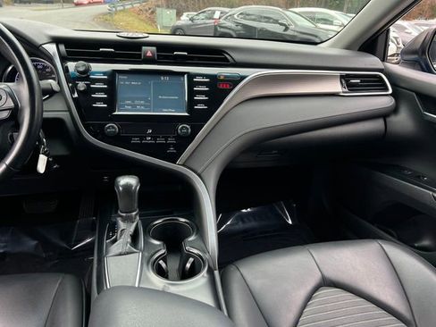 Used 2018 Toyota Camry L image 14