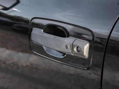 Used 2018 Nissan Titan SV w/ SV Convenience Package image 41