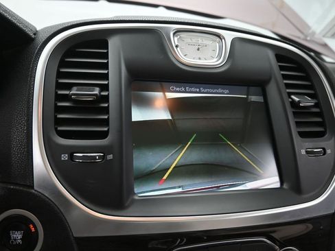 Used 2016 Chrysler 300 Limited RWD image 35