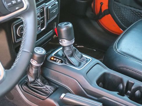 Used 2023 Jeep Wrangler Unlimited Sahara AWD/4WD image 19