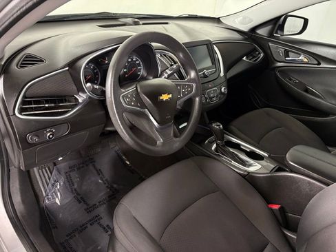 Used 2018 Chevrolet Malibu LT FWD image 16