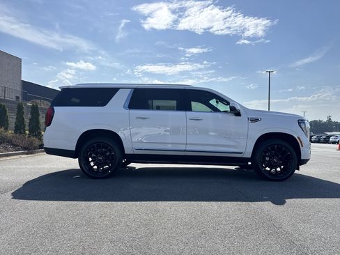 New 2026 GMC Yukon XL Elevation w/ Elevation Premium Package AWD/4WD image 11
