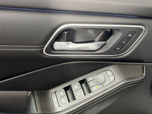 Used 2024 Nissan Rogue Platinum w/ Platinum Premium Package AWD/4WD image 16