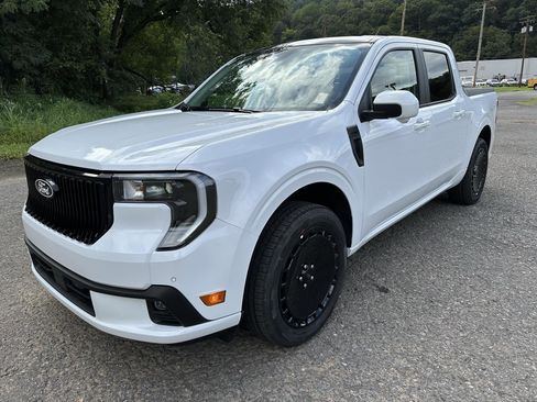 New 2025 Ford Maverick Lobo image 2