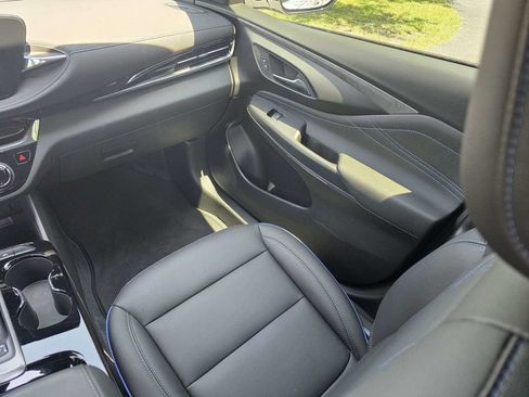 Used 2025 Buick Envista Sport Touring w/ Convenience I Package FWD image 17
