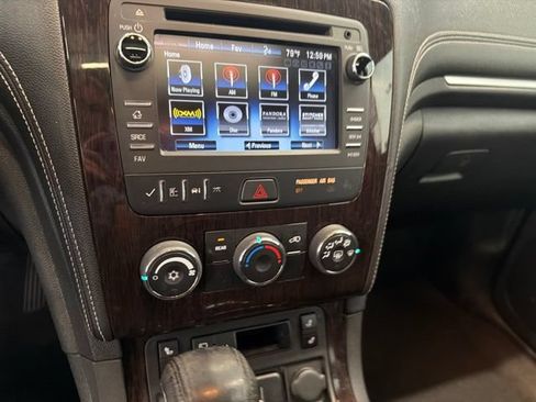 Used 2017 Chevrolet Traverse LT w/ Style and Technology Package AWD/4WD image 18