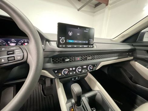 Used 2025 Honda Accord SE image 17