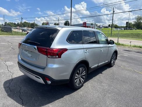 Used 2020 Mitsubishi Outlander ES FWD image 8