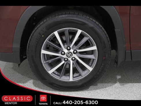 Used 2019 Toyota Highlander XLE image 23