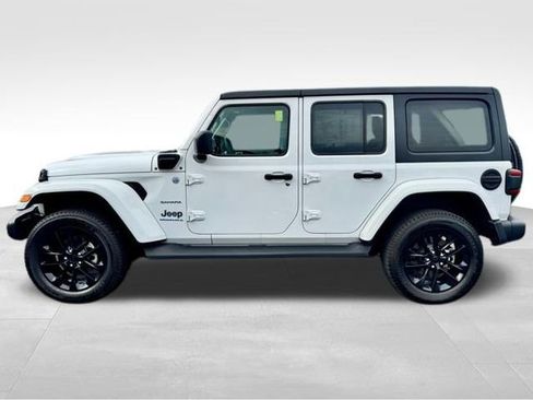 Used 2023 Jeep Wrangler Unlimited Sahara AWD/4WD image 4