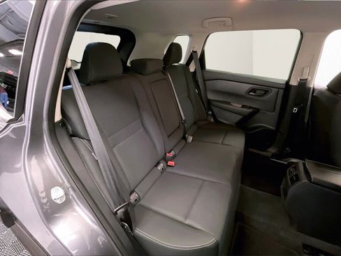 Certified 2025 Nissan Rogue S image 17