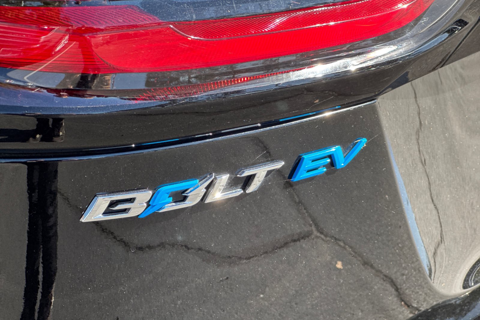 Used 2023 Chevrolet Bolt LT w/ Infotainment Package FWD image 31