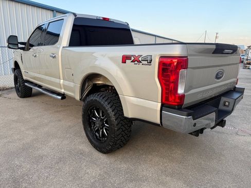 Used 2017 Ford F250 XLT w/ XLT Premium Package image 9