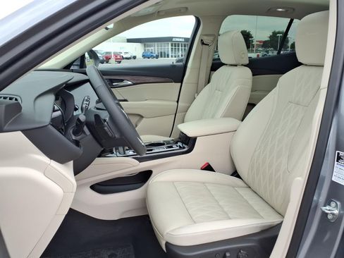 Certified 2022 Buick Envision Avenir w/ Technology Package II AWD/4WD image 18