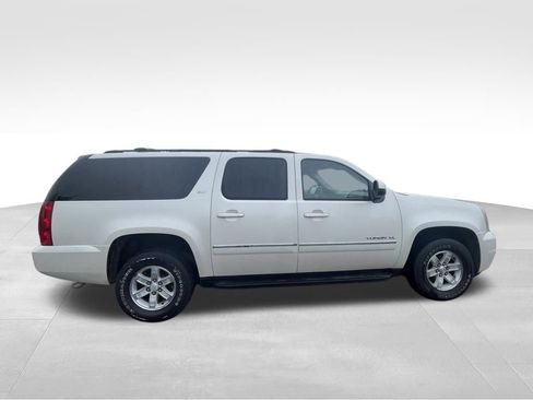 Used 2011 GMC Yukon XL SLT w/ SLT-2 Equipment Package AWD/4WD image 12