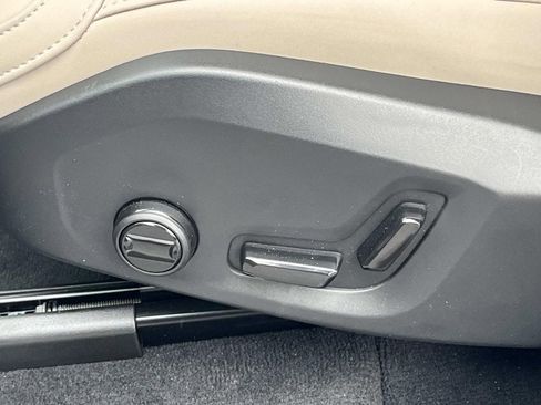 Certified 2026 Volvo XC90 B5 Plus AWD/4WD image 27