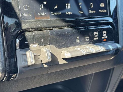 Used 2024 RAM 2500 Big Horn w/ Sport Appearance Package image 20