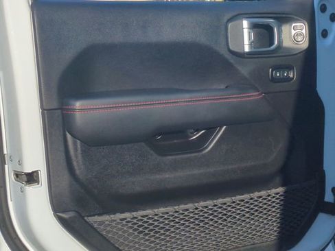 Used 2022 Jeep Wrangler Unlimited Rubicon w/ Cold Weather Group image 31