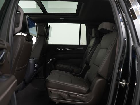 Used 2023 GMC Yukon XL Denali w/ Advanced Technology Package image 23