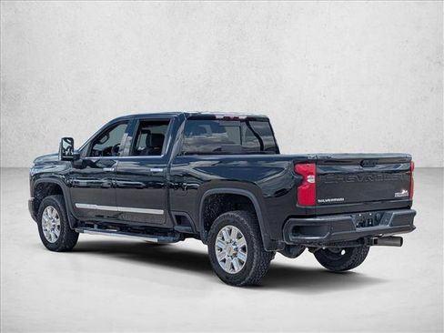Used 2024 Chevrolet Silverado 2500 High Country AWD/4WD image 7