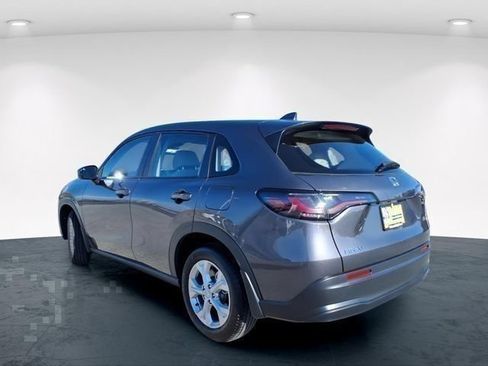 Used 2023 Honda HR-V LX image 9