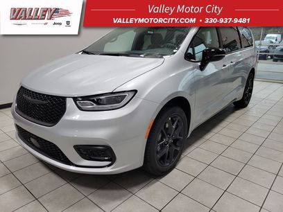 New 2026 Chrysler Pacifica Select w/ S Appearance Package