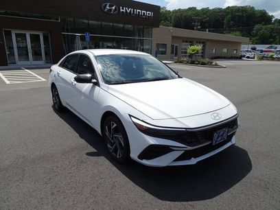 New 2025 Hyundai Elantra SEL w/ Cargo Package