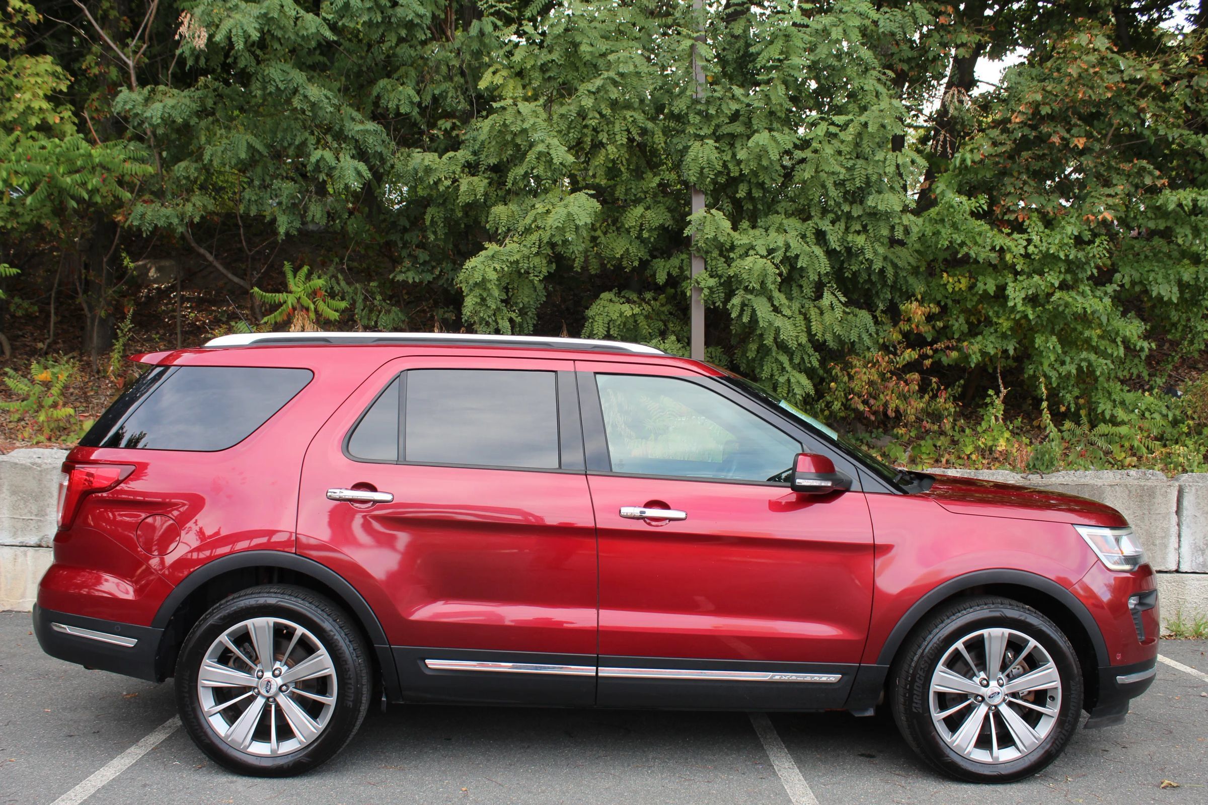 Used 2018 Ford Explorer Limited w/ Equipment Group 301A AWD/4WD image 5