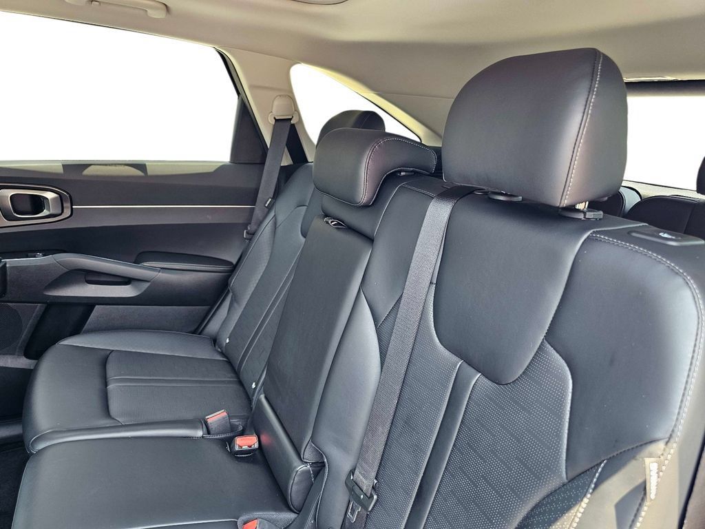 Certified 2026 Kia Sorento S w/ S Panoramic Sunroof Package FWD image 34