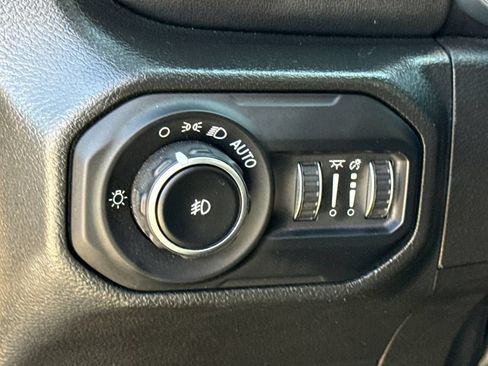 Used 2022 Jeep Wrangler Unlimited Sahara w/ LED Lighting Group AWD/4WD image 24