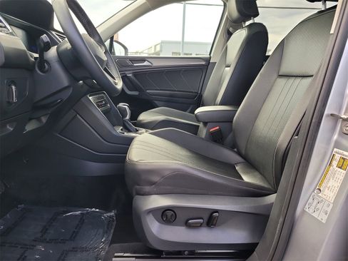 Used 2022 Volkswagen Tiguan SE w/ Panoramic Sunroof Package image 19