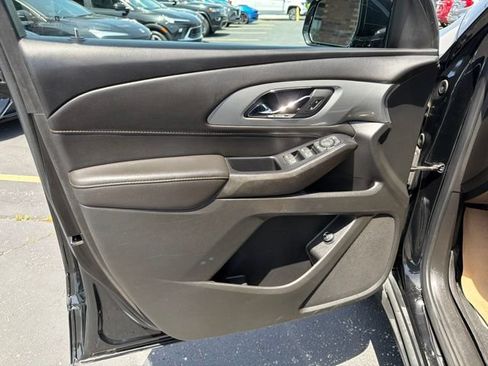 Used 2020 Chevrolet Traverse LT FWD image 11