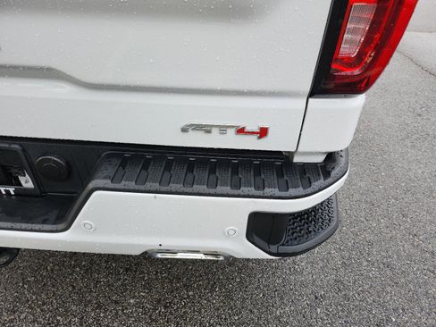 Certified 2023 GMC Sierra 1500 AT4 image 5