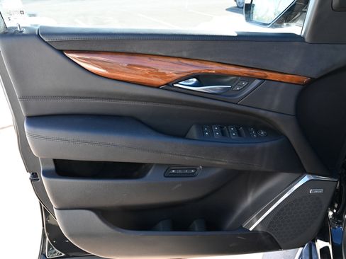 Used 2017 Cadillac Escalade ESV Luxury image 20