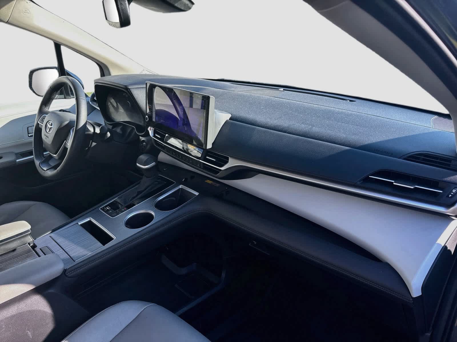 Used 2025 Toyota Sienna XLE AWD/4WD image 29