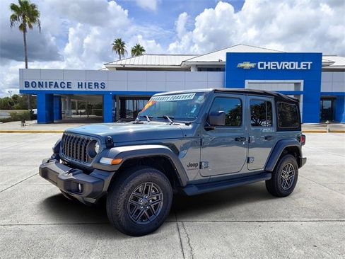 Used 2024 Jeep Wrangler Sport S image 3