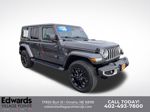 Used 2025 Jeep Wrangler Unlimited Sahara AWD/4WD image 1