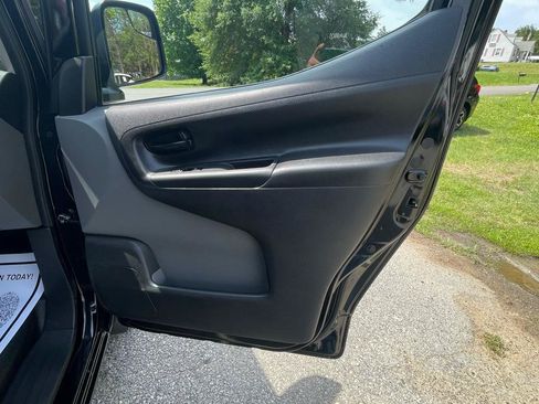 Used 2020 Nissan NV200 S FWD image 25