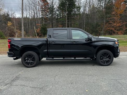 Used 2025 Chevrolet Silverado 1500 Custom Trail Boss w/ Turbomax Blackout Package image 2