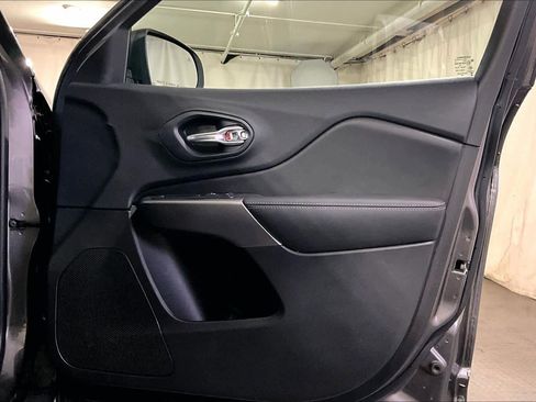 Used 2019 Jeep Cherokee Limited AWD/4WD image 22