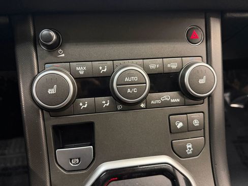 Used 2018 Land Rover Range Rover Evoque SE Premium image 30