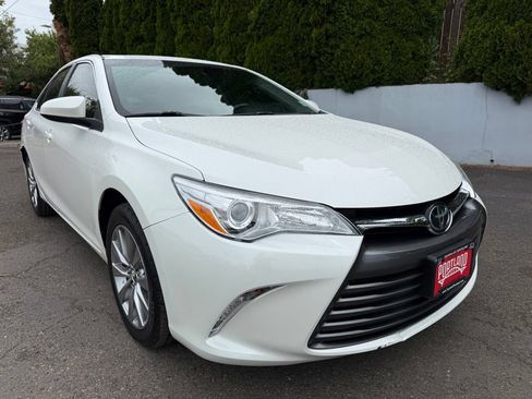 Used 2017 Toyota Camry XLE w/ Moonroof Package FWD image 2