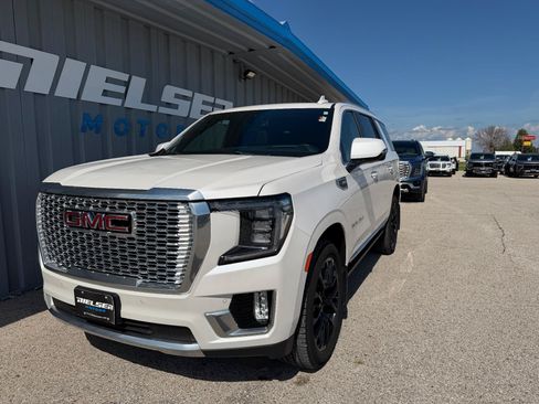 Used 2022 GMC Yukon Denali AWD/4WD image 2