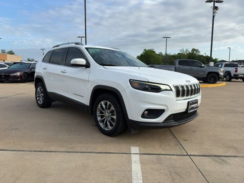 Used 2020 Jeep Cherokee Latitude Plus FWD image 3