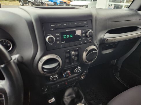 Used 2015 Jeep Wrangler Unlimited Sport w/ Quick Order Package 23S AWD/4WD image 27